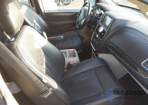 2014 Chrysler Town & Country Touring z USA, uszkodzony, nr VIN 2C4RC1BG4ER211486